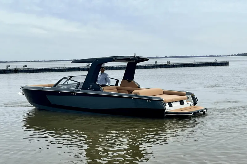 Slide: The Image of Aviara AV28 Surf 2024 - 2