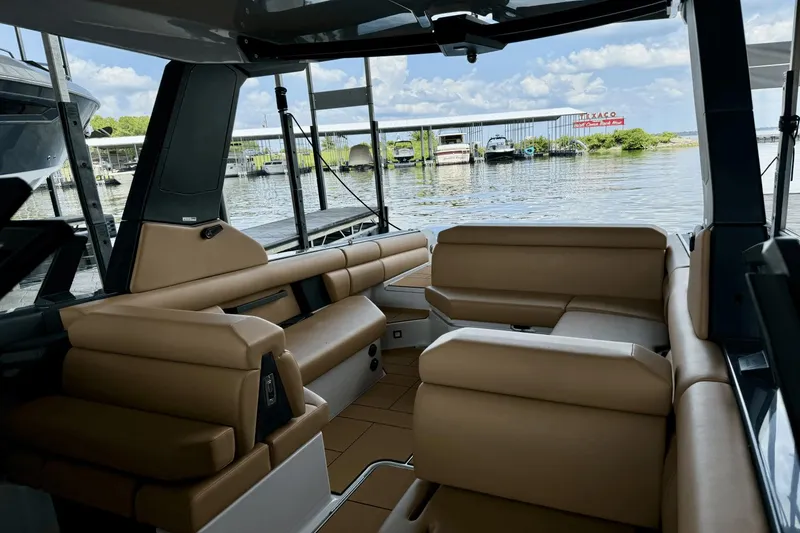 Slide: The Image of Aviara AV28 Surf 2024 - 5