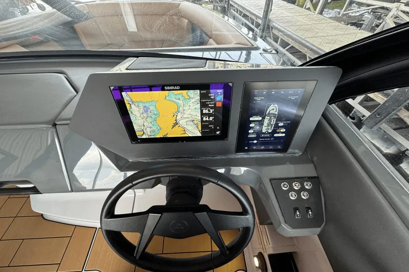 Slide: The Image of Aviara AV28 Surf 2024 - 7