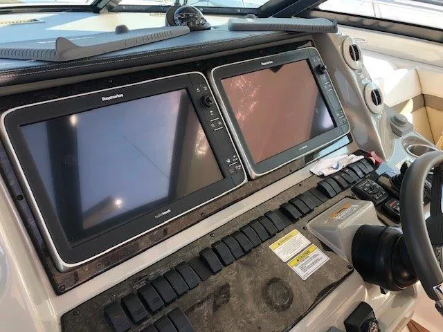 Slide: The Image of Sea Ray Sundancer 540 2013 - 19