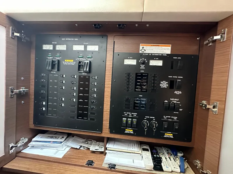 Slide: The Image of Sea Ray Sundancer 540 2013 - 29