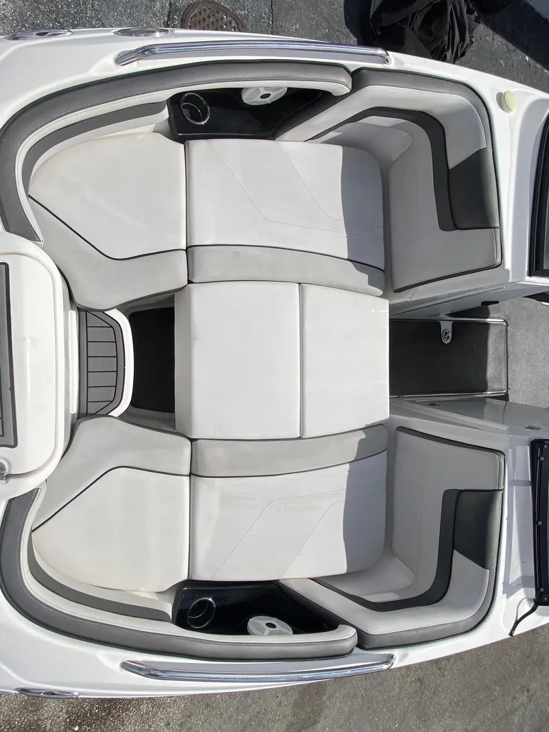 Slide: The Image of 2018 Yamaha Boats AR240 HO interior seating area. - 20