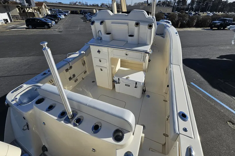 Slide: The Image of Scout 260 LXF 2024 - 13