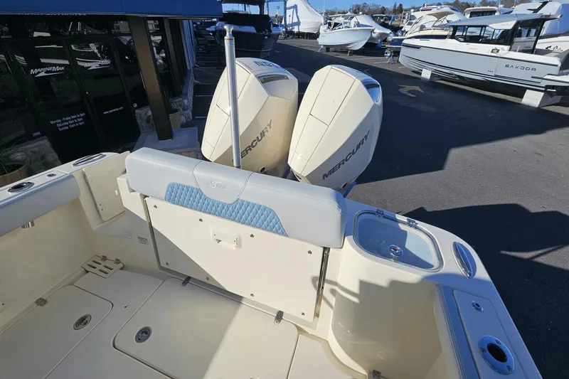 Slide: The Image of Scout 260 LXF 2024 - 14