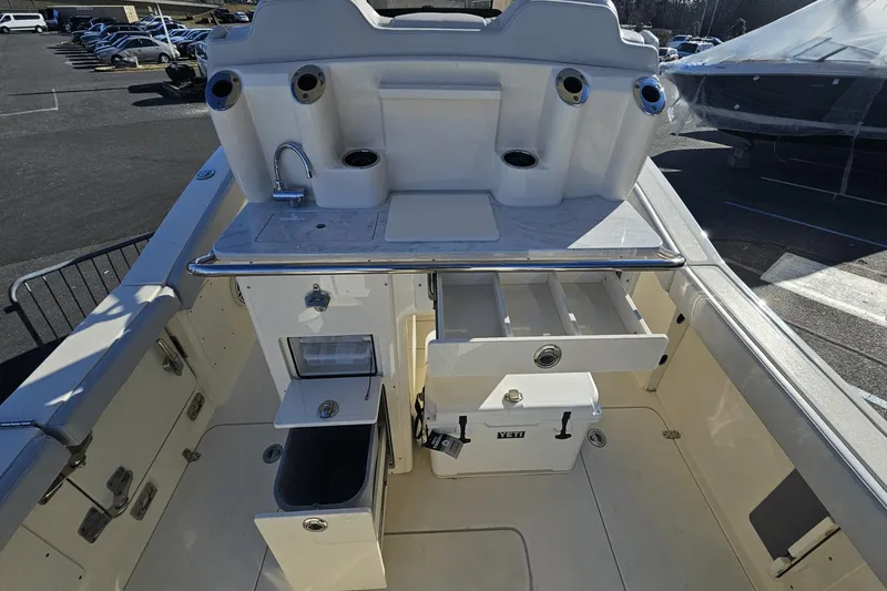 Slide: The Image of Scout 260 LXF 2024 - 17