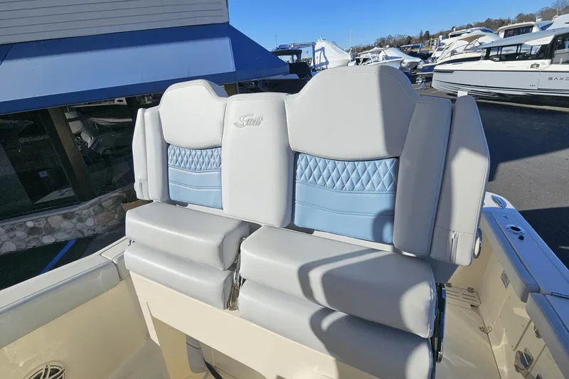 Slide: The Image of Scout 260 LXF 2024 - 21