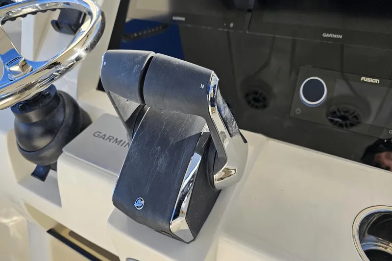 Slide: The Image of Scout 260 LXF 2024 - 27