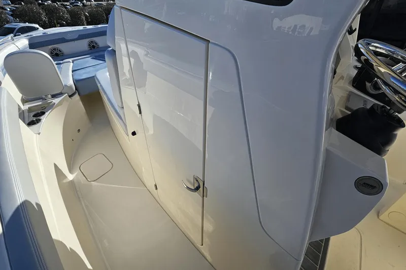 Slide: The Image of Scout 260 LXF 2024 - 28