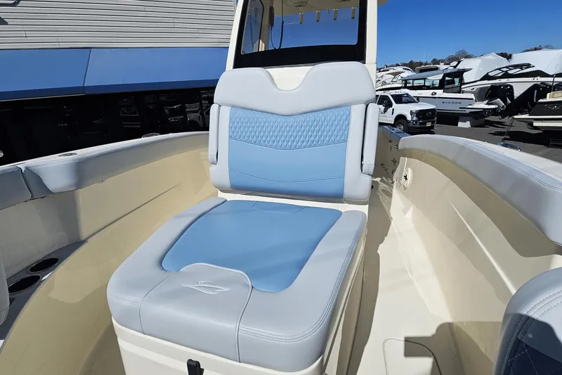 Slide: The Image of Scout 260 LXF 2024 - 31
