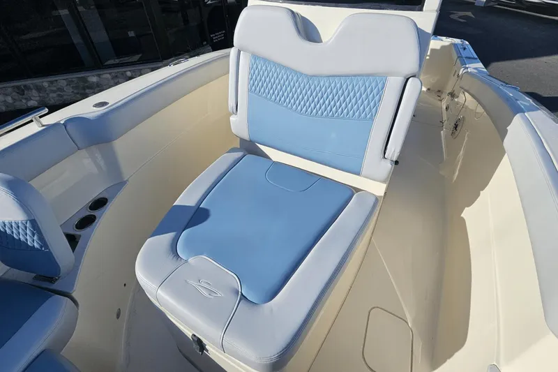 Slide: The Image of Scout 260 LXF 2024 - 32