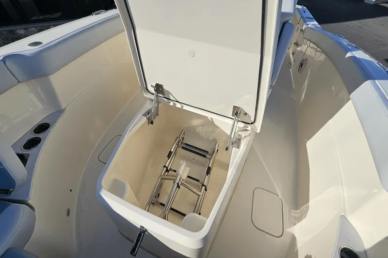 Slide: The Image of Scout 260 LXF 2024 - 33