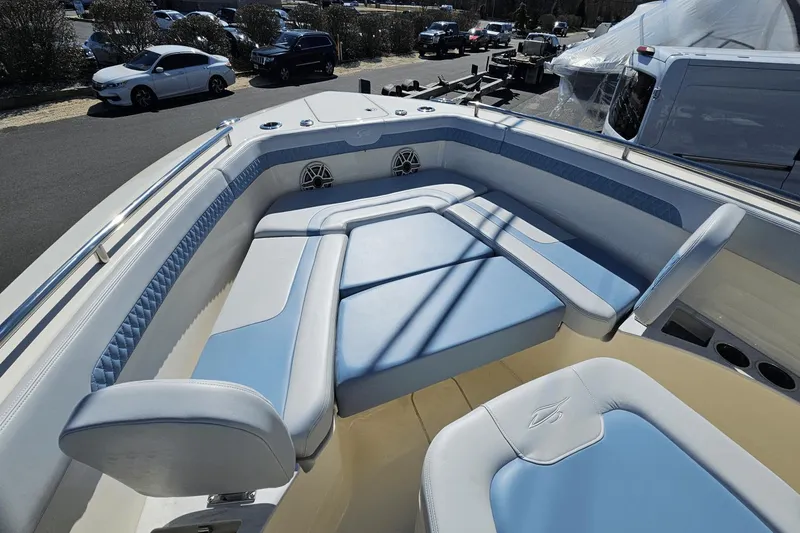 Slide: The Image of Scout 260 LXF 2024 - 34