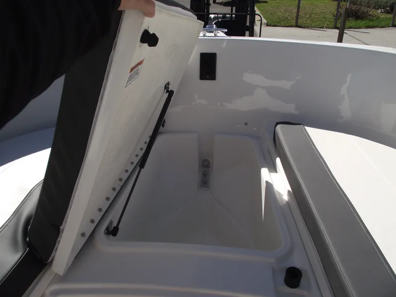 Slide: The Image of 2024 Bayliner CC20 center console boat interior view. - 36