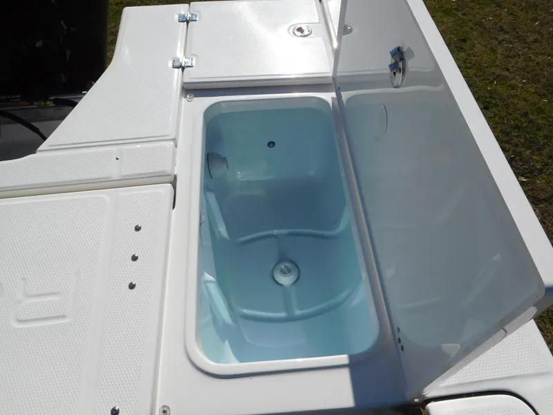 Slide: The Image of 2024 Robalo 226 Cayman boat livewell compartment. - 16