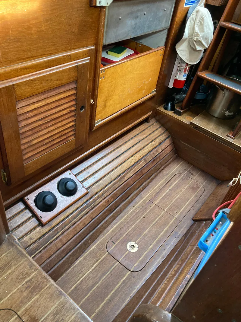 Slide: The Image of Nor'Sea 27 1986 - 13