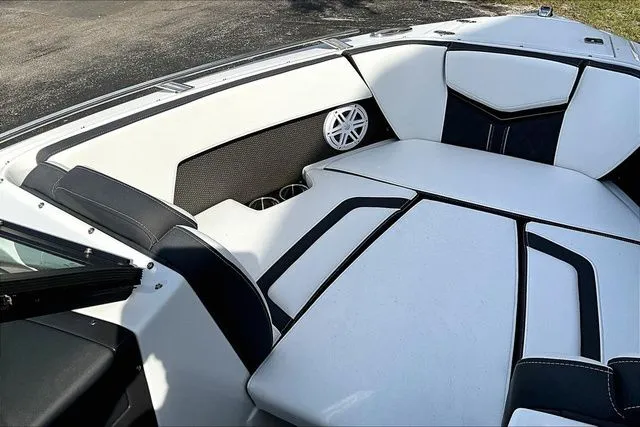 Slide: The Image of Monterey 215SS 2024 - 48