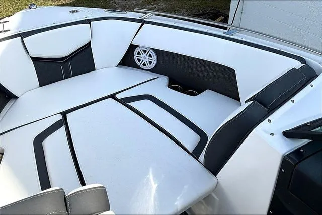 Slide: The Image of Monterey 215SS 2024 - 49