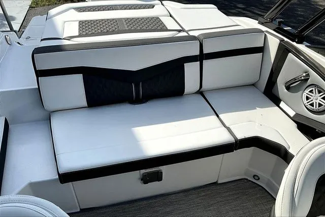 Slide: The Image of Monterey 215SS 2024 - 51