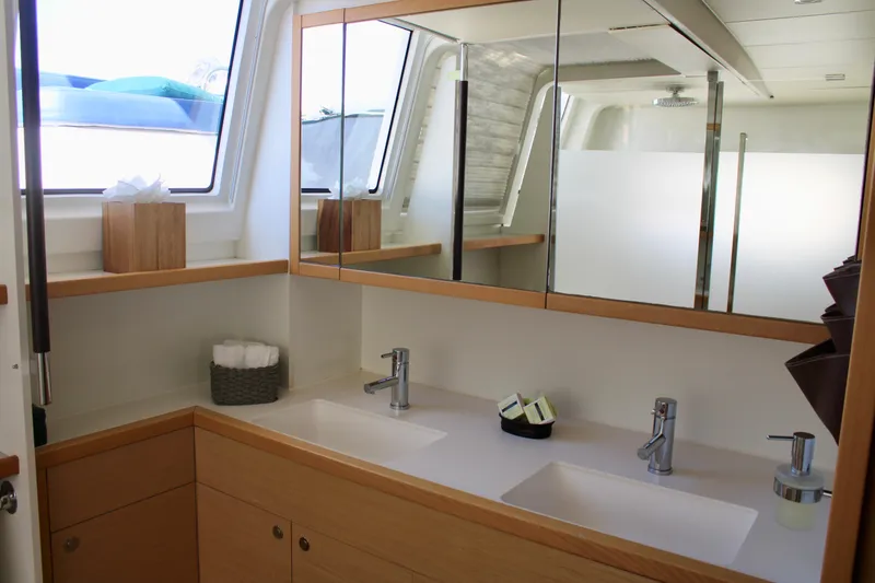 Slide: The Image of Lagoon 620 2015 - 91