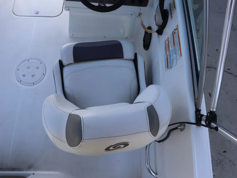 Slide: The Image of Hurricane SunDeck SD 187 OB 2023 - 13