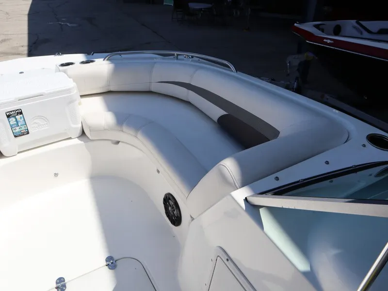 Slide: The Image of Hurricane SunDeck SD 187 OB 2023 - 17