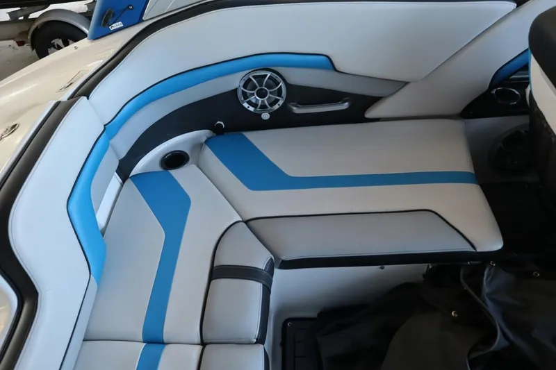 Slide: The Image of Yamaha 242X 2018 - 22