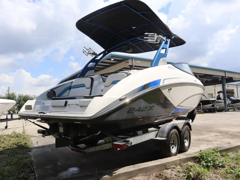 Slide: The Image of Yamaha 242X 2018 - 6