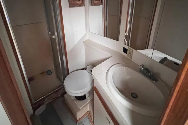 Slide: The Image of Bertram 43 Convertible 1988 - 51