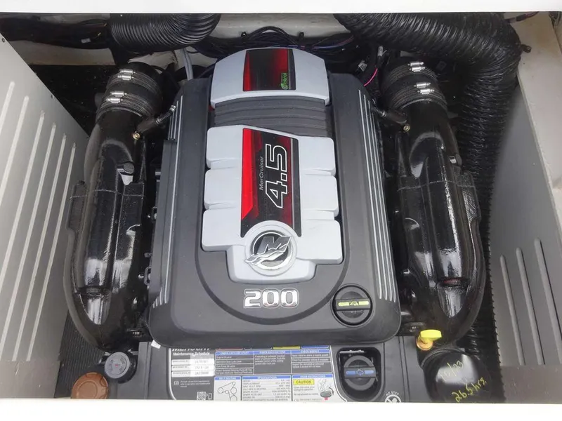 Slide: The Image of 2023 Sea Ray SPX 210 boat engine, 4.5L 200 HP MerCruiser. - 23