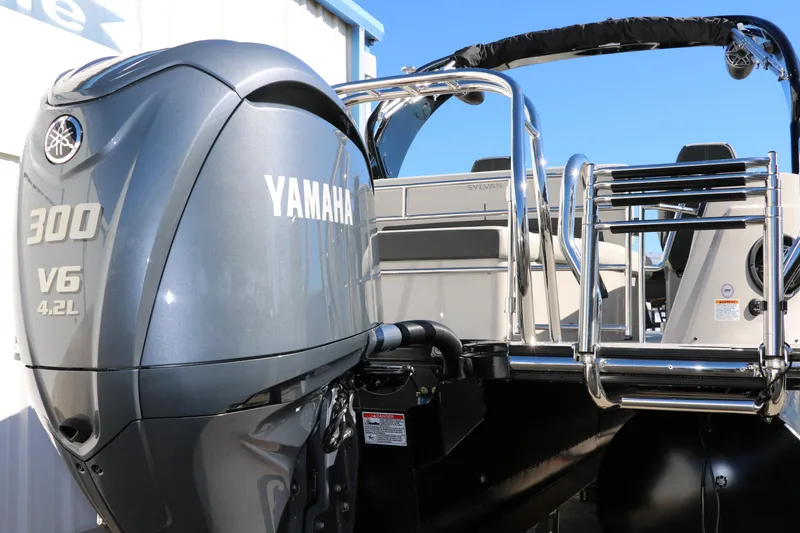 Slide: The Image of 2024 Sylvan G5 CLZ DC boat with Yamaha 300 V6 4.2L outboard motor. - 10