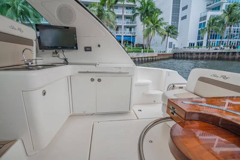 Slide: The Image of Sea Ray 450 Sundancer 2012 - 11