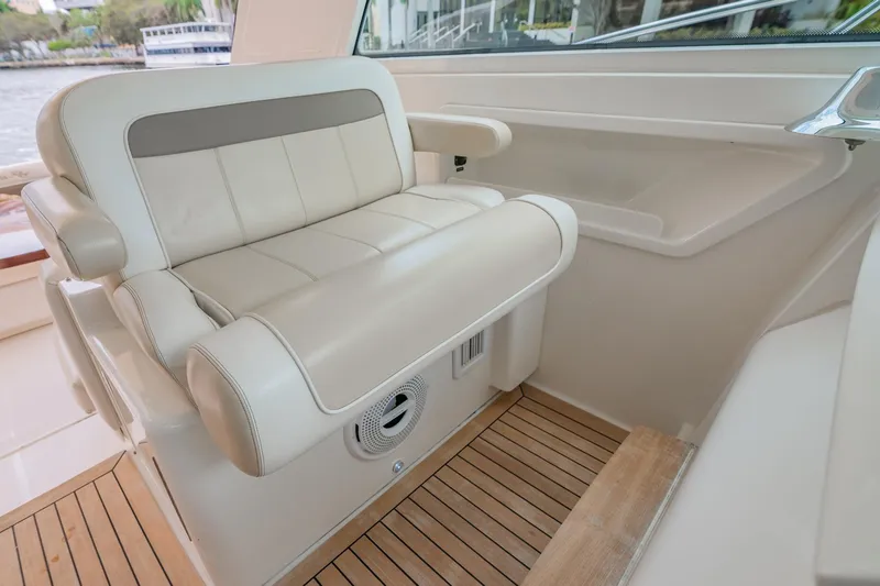 Slide: The Image of Sea Ray 450 Sundancer 2012 - 13