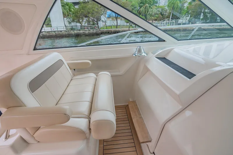 Slide: The Image of Sea Ray 450 Sundancer 2012 - 14