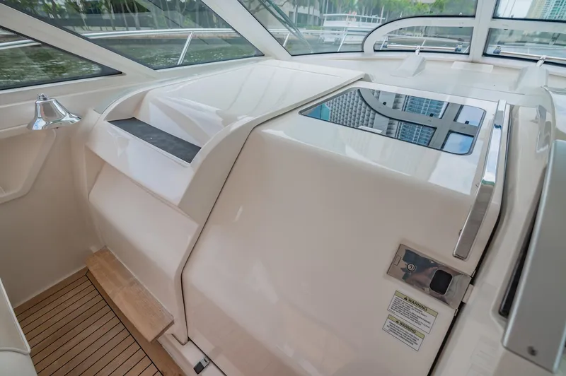 Slide: The Image of Sea Ray 450 Sundancer 2012 - 15
