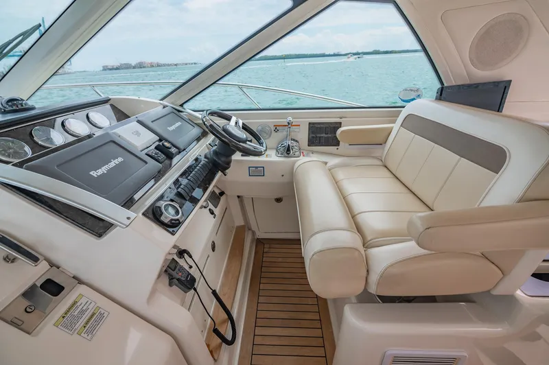 Slide: The Image of Sea Ray 450 Sundancer 2012 - 16