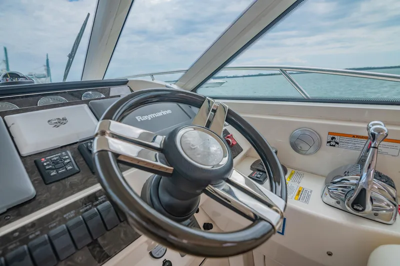 Slide: The Image of Sea Ray 450 Sundancer 2012 - 18