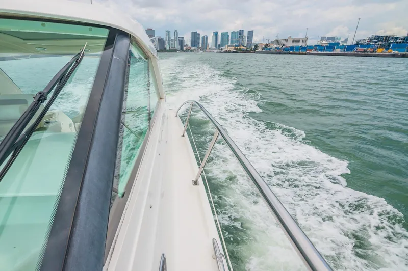 Slide: The Image of Sea Ray 450 Sundancer 2012 - 26