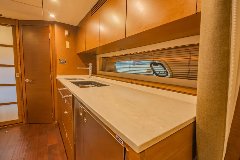 Slide: The Image of Sea Ray 450 Sundancer 2012 - 32