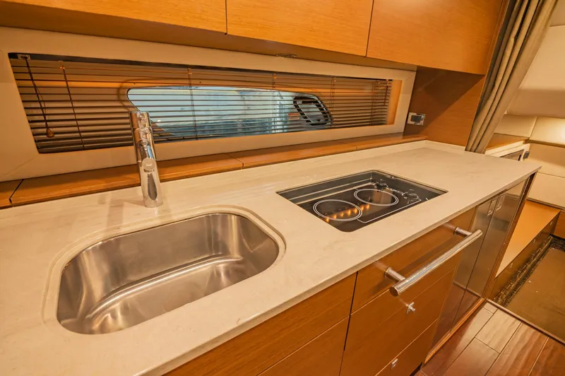 Slide: The Image of Sea Ray 450 Sundancer 2012 - 33