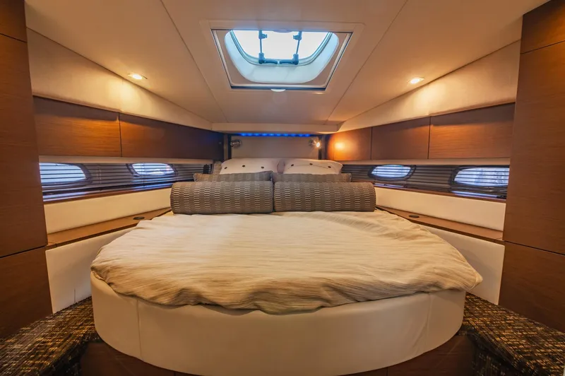 Slide: The Image of Sea Ray 450 Sundancer 2012 - 35