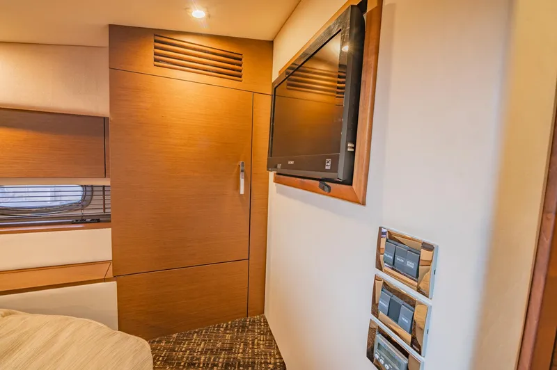 Slide: The Image of Sea Ray 450 Sundancer 2012 - 37