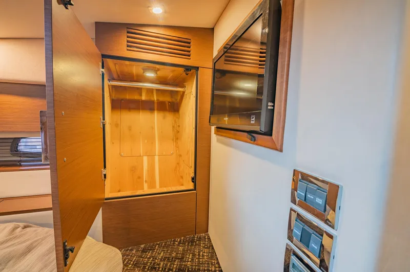 Slide: The Image of Sea Ray 450 Sundancer 2012 - 38