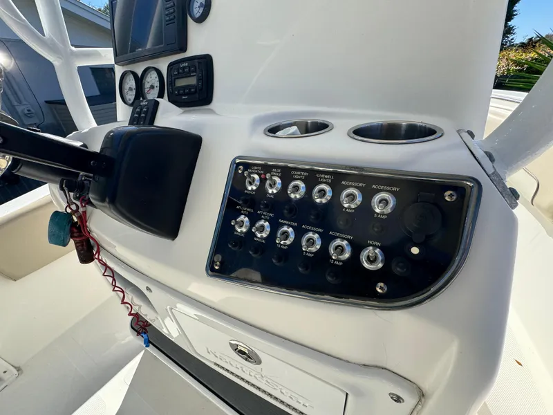 Slide: The Image of Control panel of a 2017 NauticStar 20 XS Offshore boat. - 25