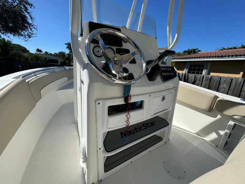 Slide: The Image of 2017 NauticStar 20 XS Offshore boat interior with steering console and seating. - 30