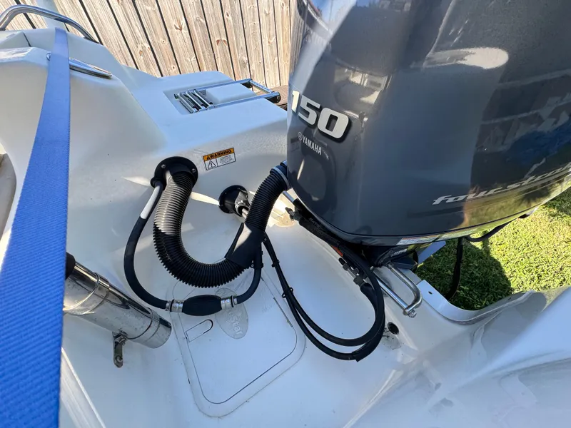 Slide: The Image of 2017 NauticStar 20 XS Offshore boat with Yamaha 150 outboard motor. - 38