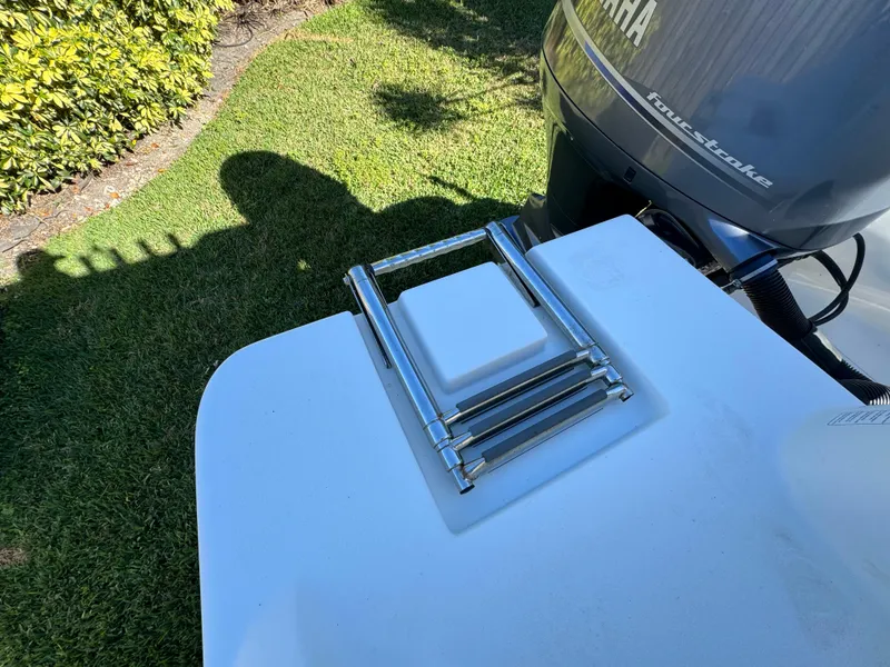 Slide: The Image of 2017 NauticStar 20 XS Offshore boat with Yamaha outboard motor and folded ladder. - 44