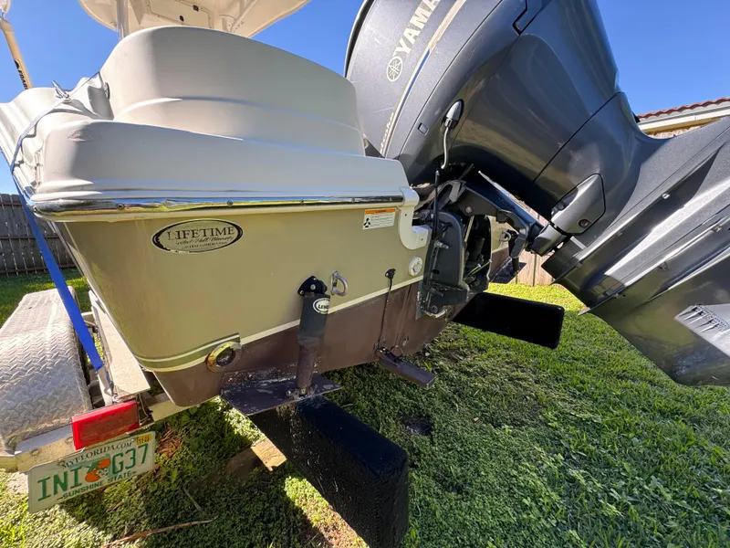 Slide: The Image of 2017 NauticStar 20 XS Offshore boat with Yamaha outboard motor. - 7