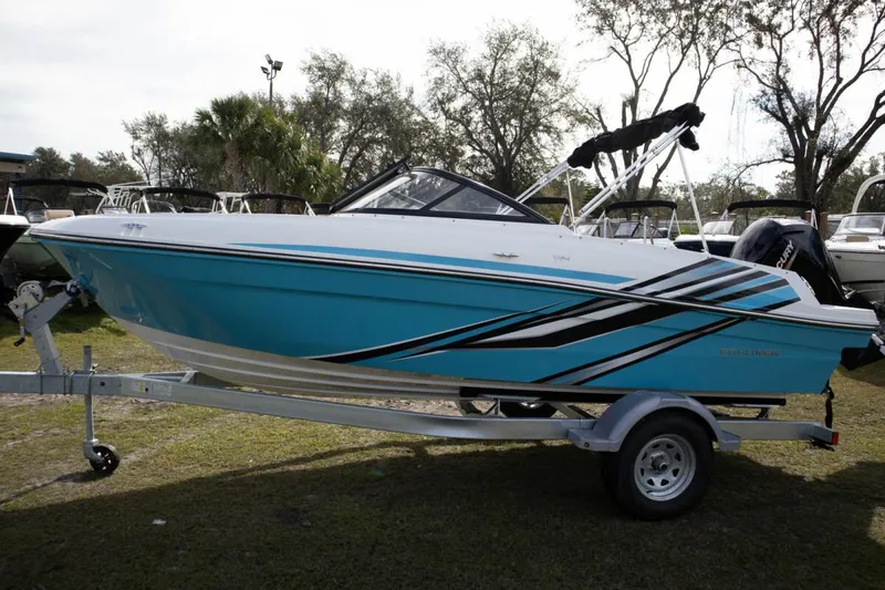 The Image of Bayliner VR4 Bowrider OB 2023 - 1
