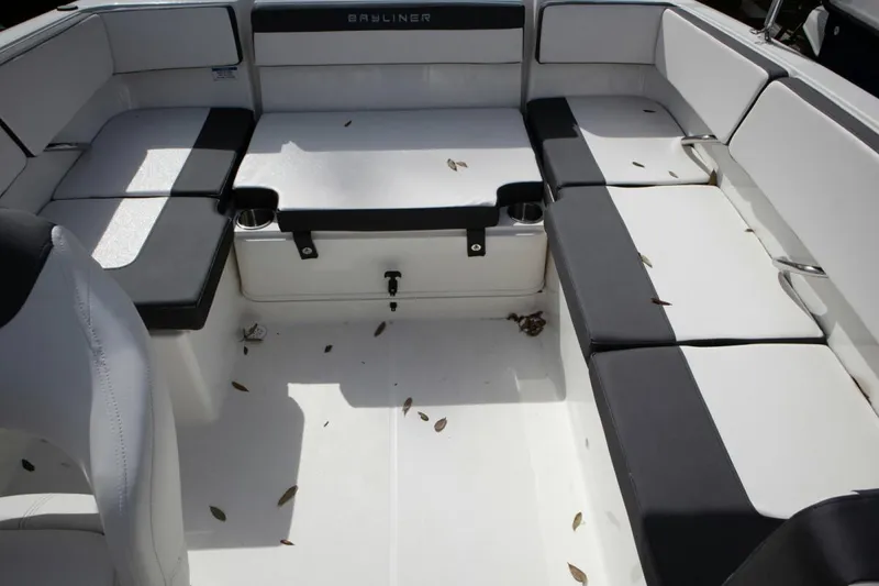 Slide: The Image of Bayliner VR4 Bowrider OB 2023 - 12