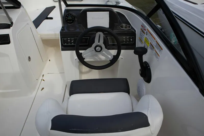 Slide: The Image of Bayliner VR4 Bowrider OB 2023 - 16